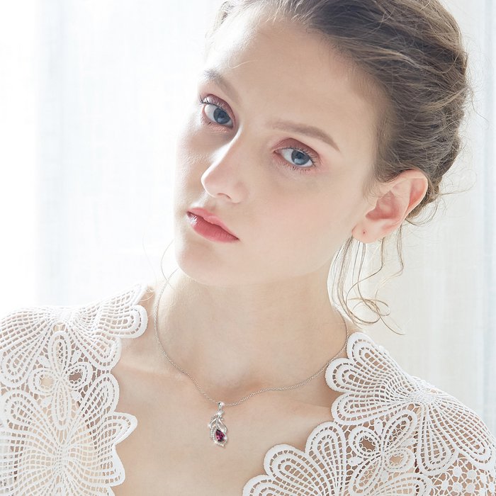 Collar Pluma, Plata 925 rodiada y cristales Swarovski®